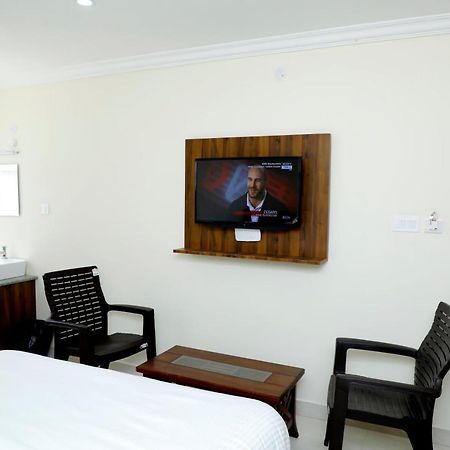 Hotel CNR Residency Madanapalle Exterior foto