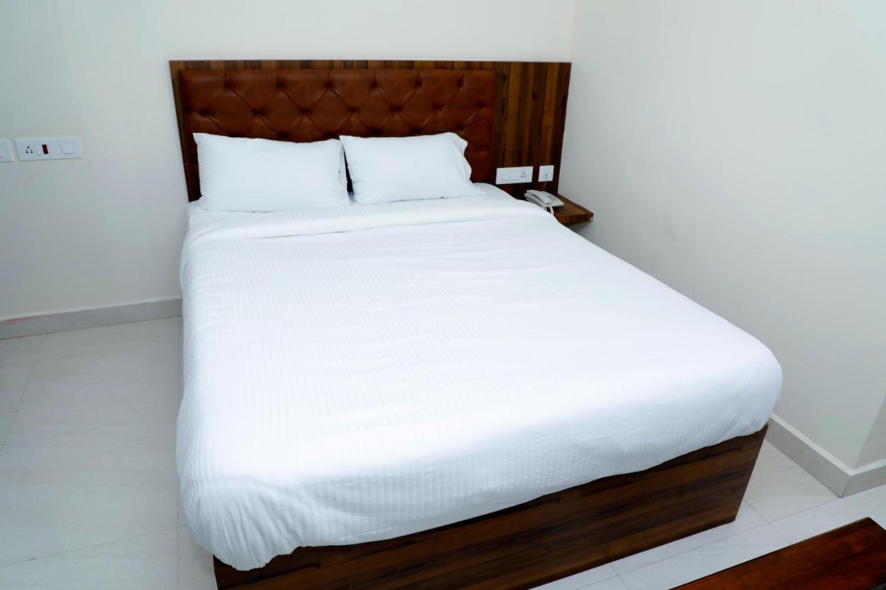 Hotel CNR Residency Madanapalle Exterior foto